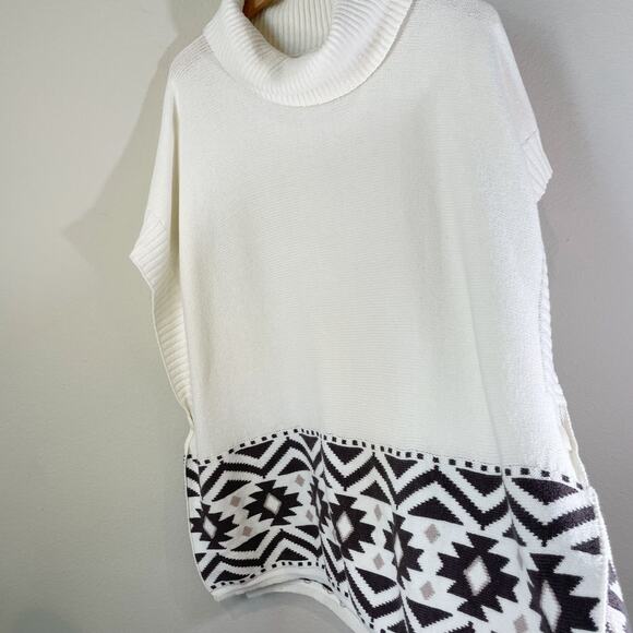 Old Navy Maternity Womens Aztec Poncho Turtleneck Knit Sweater Medium Cream Gray - Picture 3 of 9